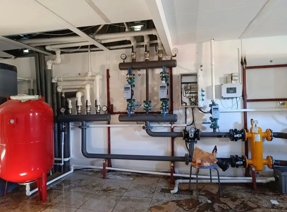 Kolektör ve Denge Kabı Hattı — Aqua Smart Mühendislik